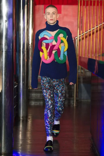 Look 17
